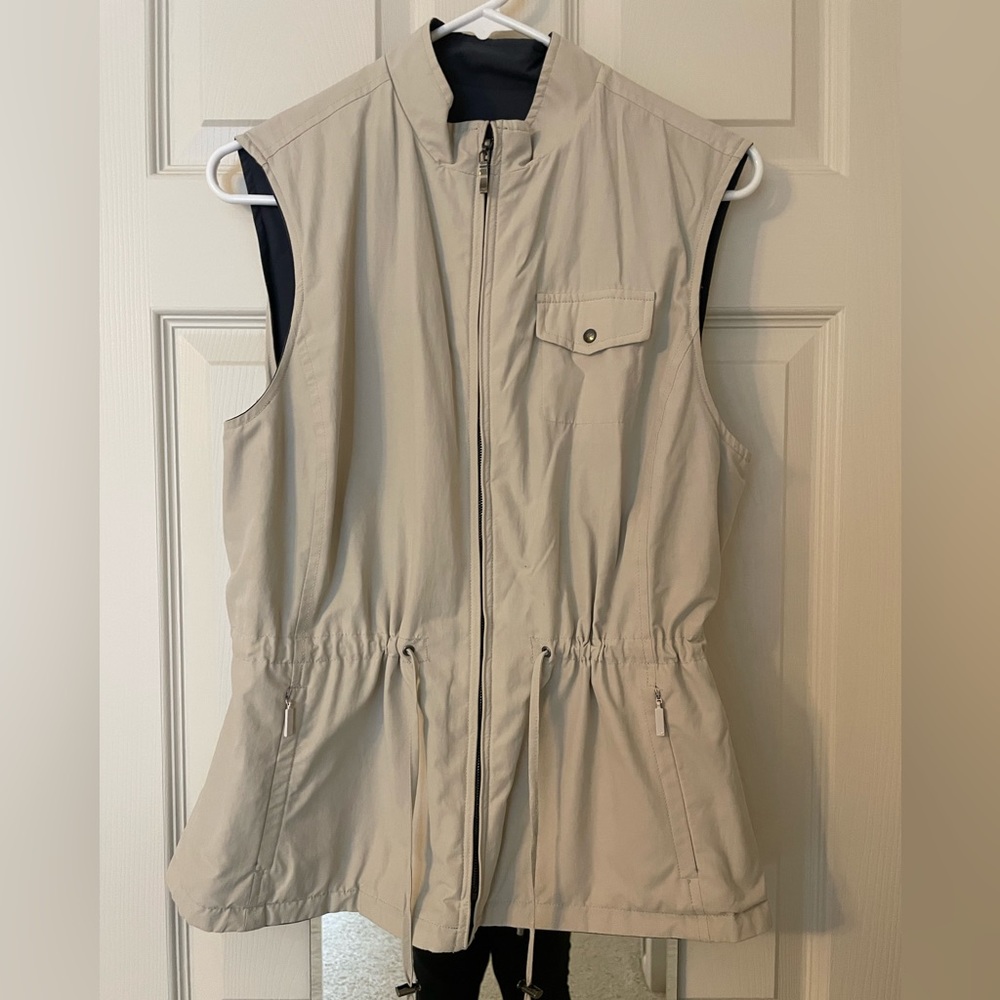 Faconnable women’s reversible vest khaki and navy zip up and pockets M